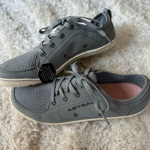 11 ASTRAL WOMEN’S LOYAK NWT!